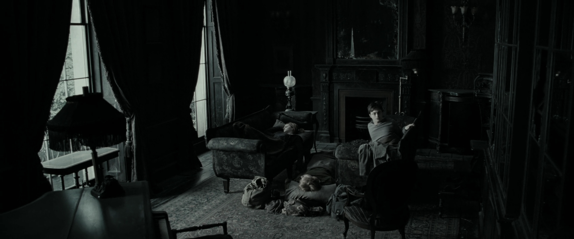 EmmaWatsonFan_dot_nl-HarryPotterAndTheDeathlyHallowsPart1-2454.jpg EmmaWatsonFan_dot_nl-HarryPotterAndTheDeathlyHallowsPart1-2454.jpg