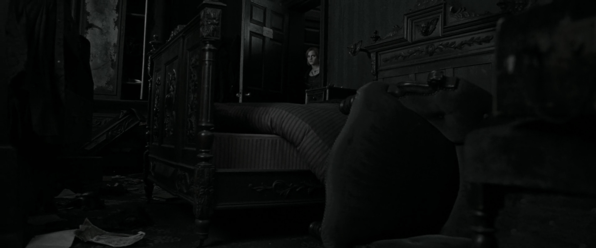 EmmaWatsonFan_dot_nl-HarryPotterAndTheDeathlyHallowsPart1-2510.jpg EmmaWatsonFan_dot_nl-HarryPotterAndTheDeathlyHallowsPart1-2510.jpg