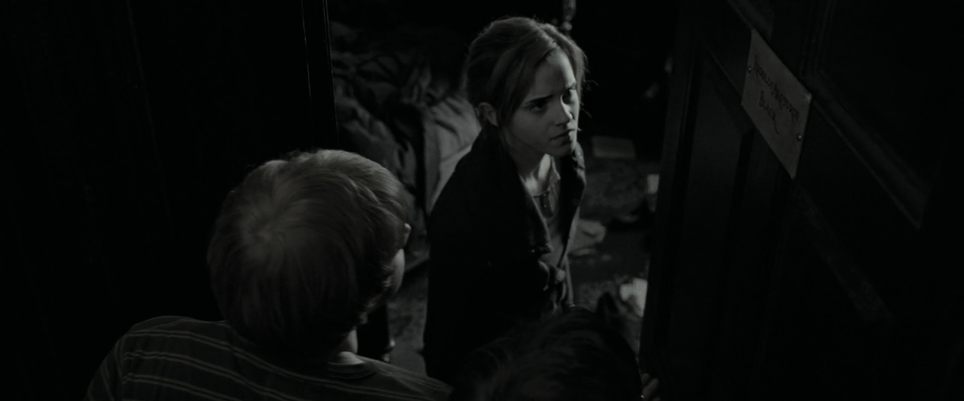 EmmaWatsonFan_dot_nl-HarryPotterAndTheDeathlyHallowsPart1-2517.jpg EmmaWatsonFan_dot_nl-HarryPotterAndTheDeathlyHallowsPart1-2517.jpg