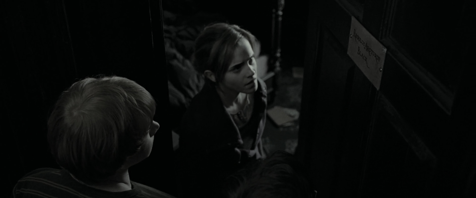 EmmaWatsonFan_dot_nl-HarryPotterAndTheDeathlyHallowsPart1-2518.jpg EmmaWatsonFan_dot_nl-HarryPotterAndTheDeathlyHallowsPart1-2518.jpg