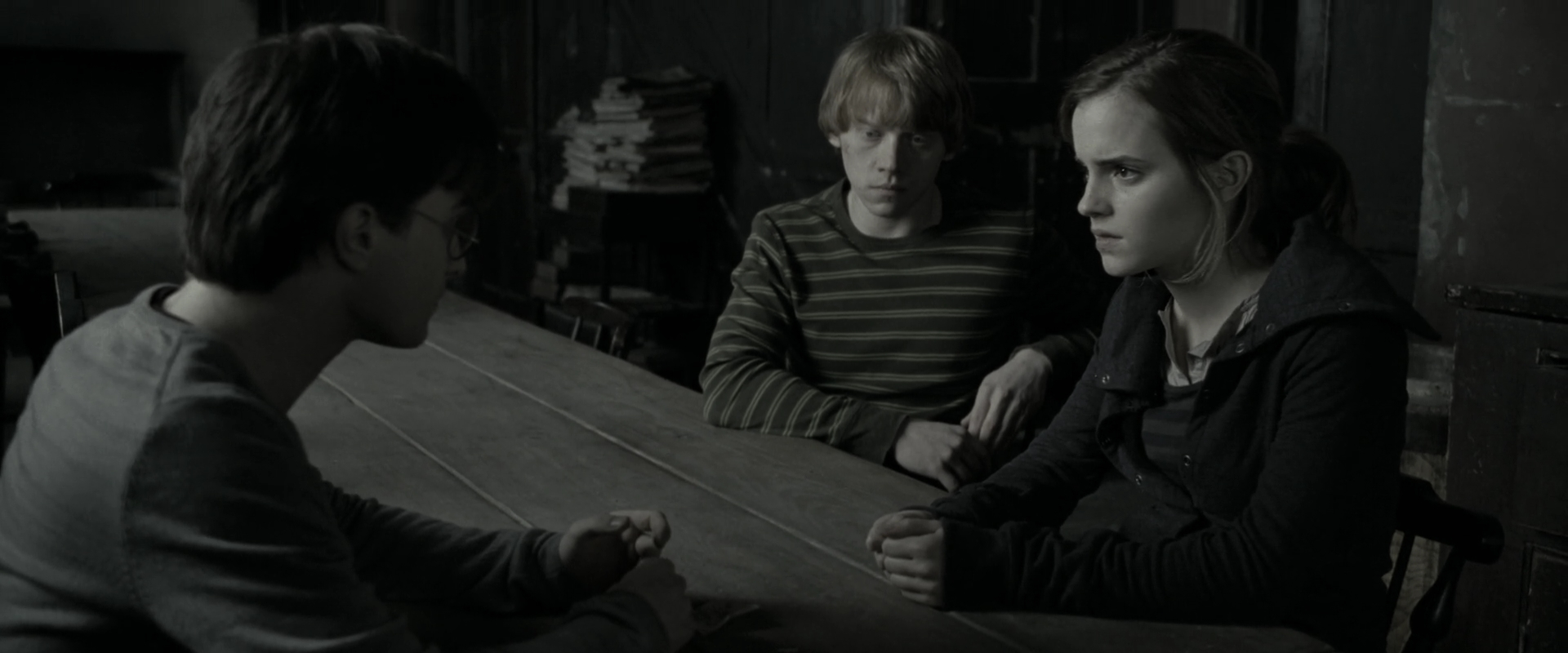 EmmaWatsonFan_dot_nl-HarryPotterAndTheDeathlyHallowsPart1-2546.jpg