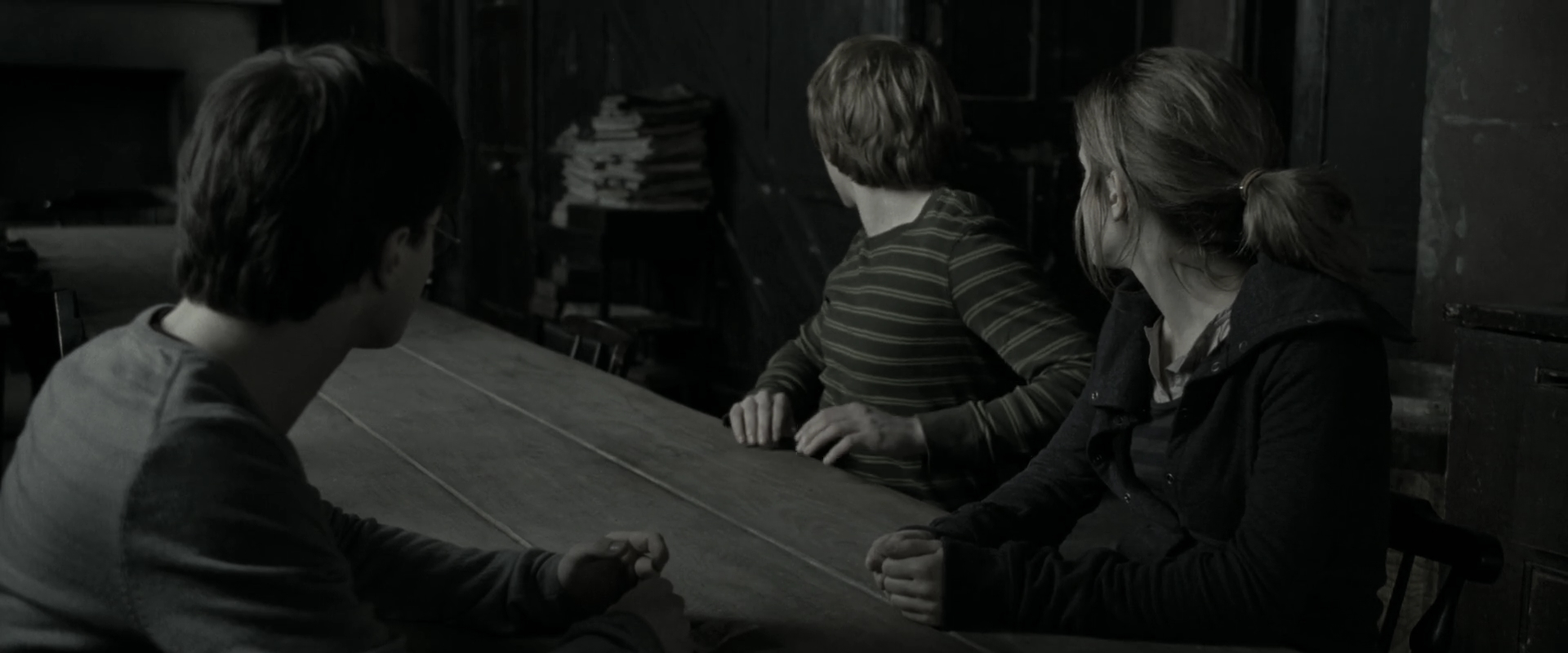 EmmaWatsonFan_dot_nl-HarryPotterAndTheDeathlyHallowsPart1-2548.jpg EmmaWatsonFan_dot_nl-HarryPotterAndTheDeathlyHallowsPart1-2548.jpg