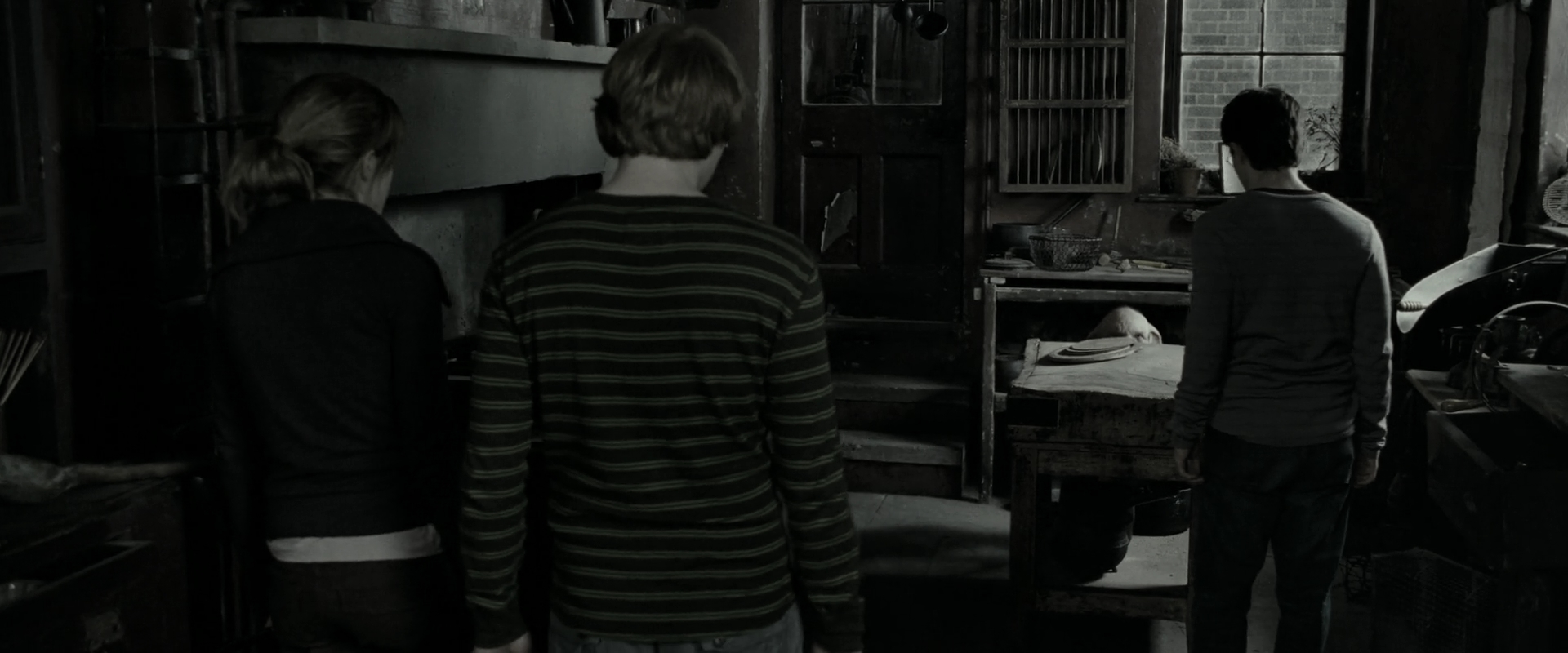 EmmaWatsonFan_dot_nl-HarryPotterAndTheDeathlyHallowsPart1-2571.jpg EmmaWatsonFan_dot_nl-HarryPotterAndTheDeathlyHallowsPart1-2571.jpg