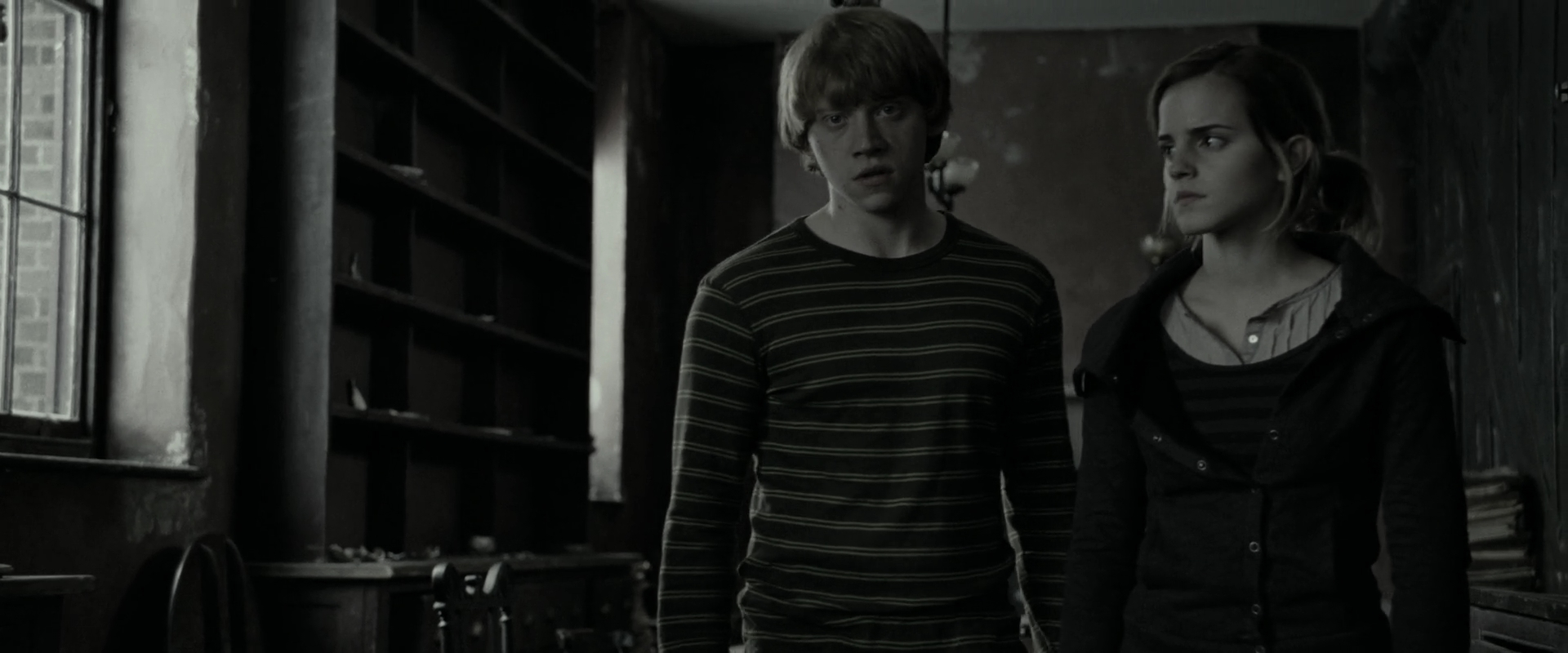 EmmaWatsonFan_dot_nl-HarryPotterAndTheDeathlyHallowsPart1-2577.jpg EmmaWatsonFan_dot_nl-HarryPotterAndTheDeathlyHallowsPart1-2577.jpg