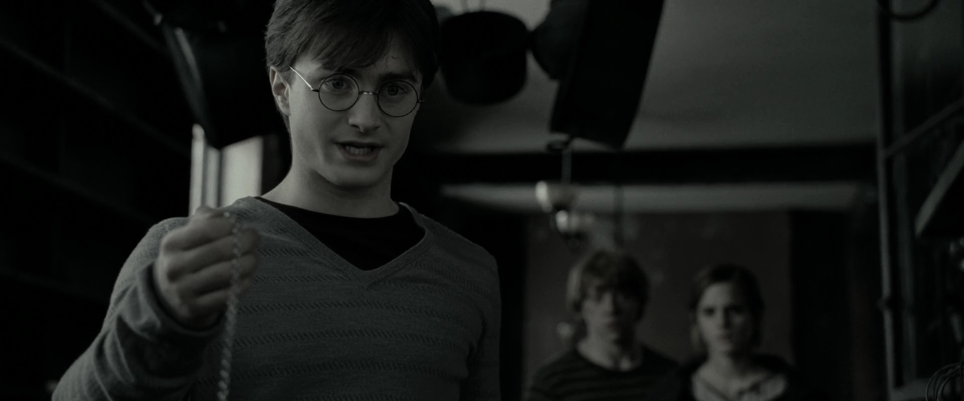 EmmaWatsonFan_dot_nl-HarryPotterAndTheDeathlyHallowsPart1-2630.jpg EmmaWatsonFan_dot_nl-HarryPotterAndTheDeathlyHallowsPart1-2630.jpg