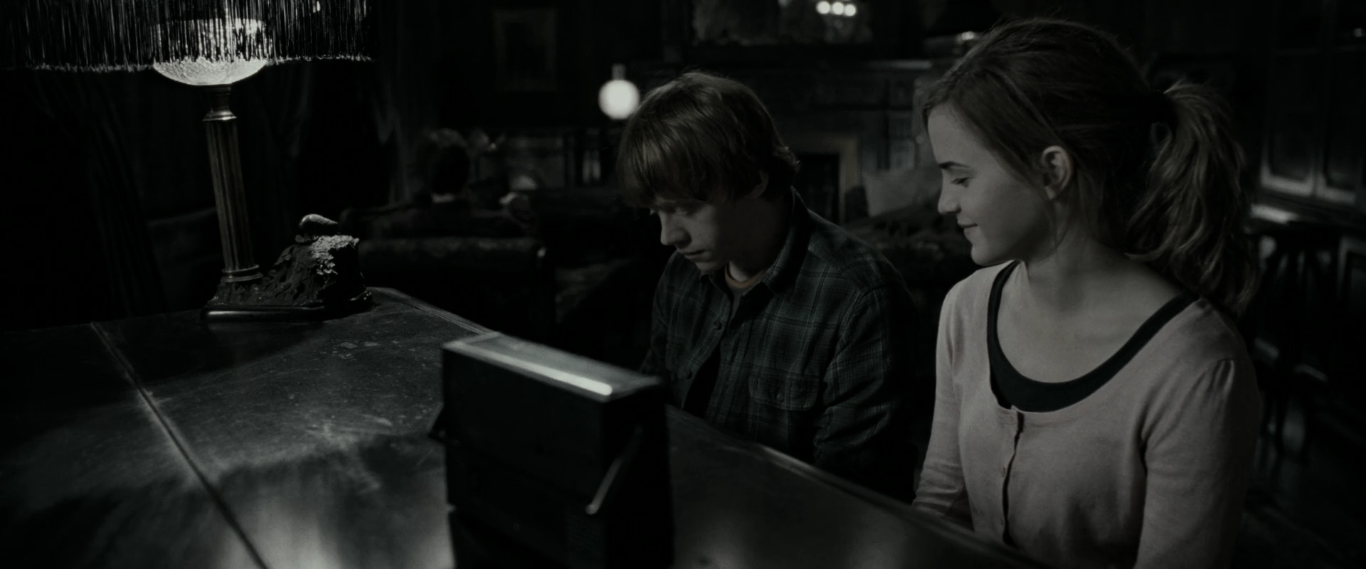 EmmaWatsonFan_dot_nl-HarryPotterAndTheDeathlyHallowsPart1-2754.jpg EmmaWatsonFan_dot_nl-HarryPotterAndTheDeathlyHallowsPart1-2754.jpg