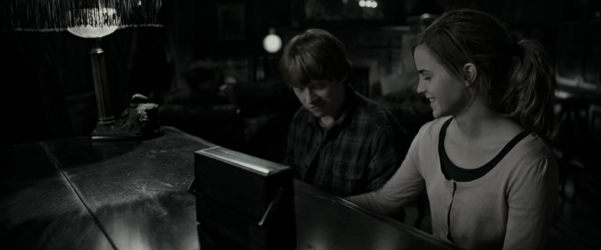 EmmaWatsonFan_dot_nl-HarryPotterAndTheDeathlyHallowsPart1-2756.jpg EmmaWatsonFan_dot_nl-HarryPotterAndTheDeathlyHallowsPart1-2756.jpg