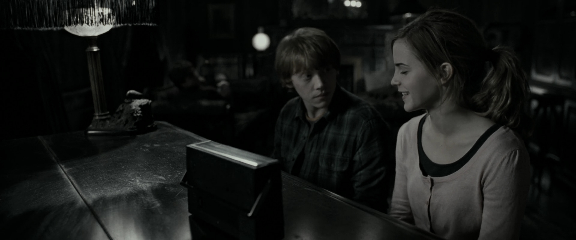 EmmaWatsonFan_dot_nl-HarryPotterAndTheDeathlyHallowsPart1-2757.jpg