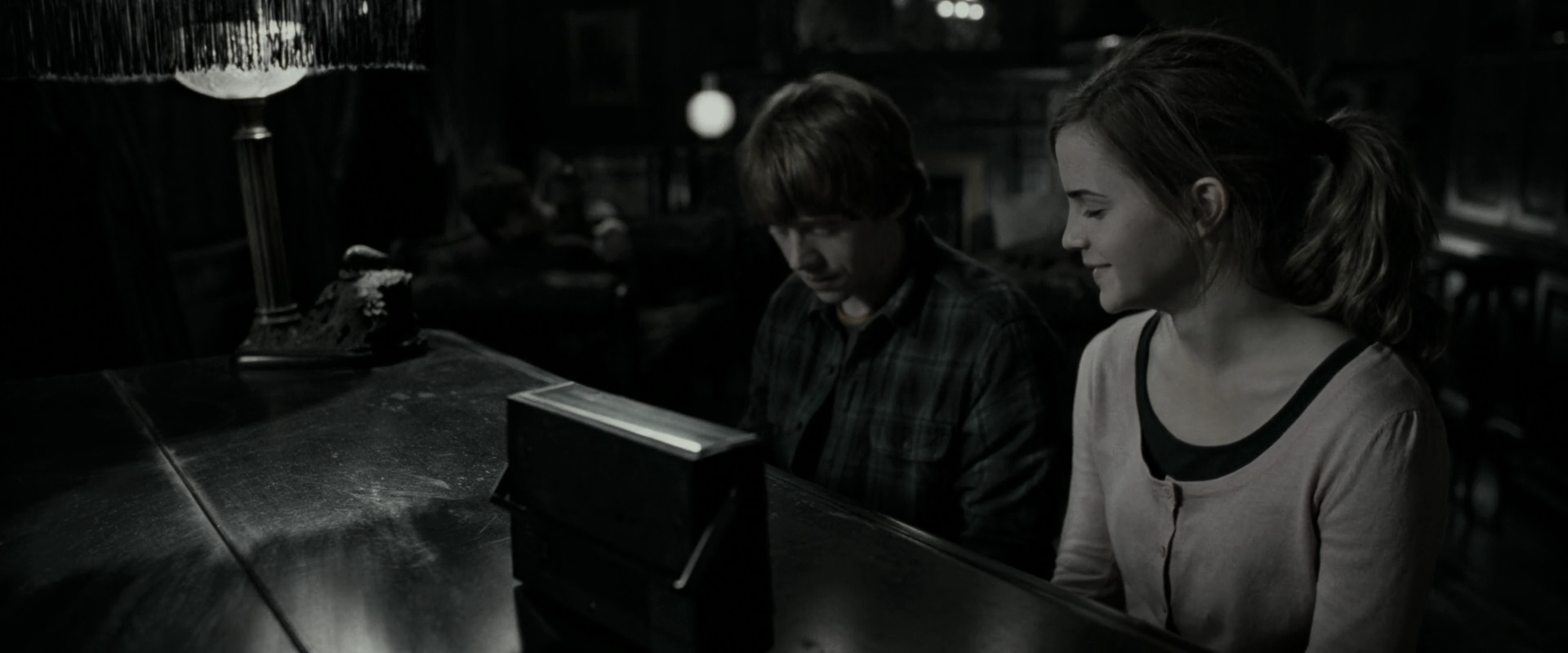 EmmaWatsonFan_dot_nl-HarryPotterAndTheDeathlyHallowsPart1-2758.jpg EmmaWatsonFan_dot_nl-HarryPotterAndTheDeathlyHallowsPart1-2758.jpg