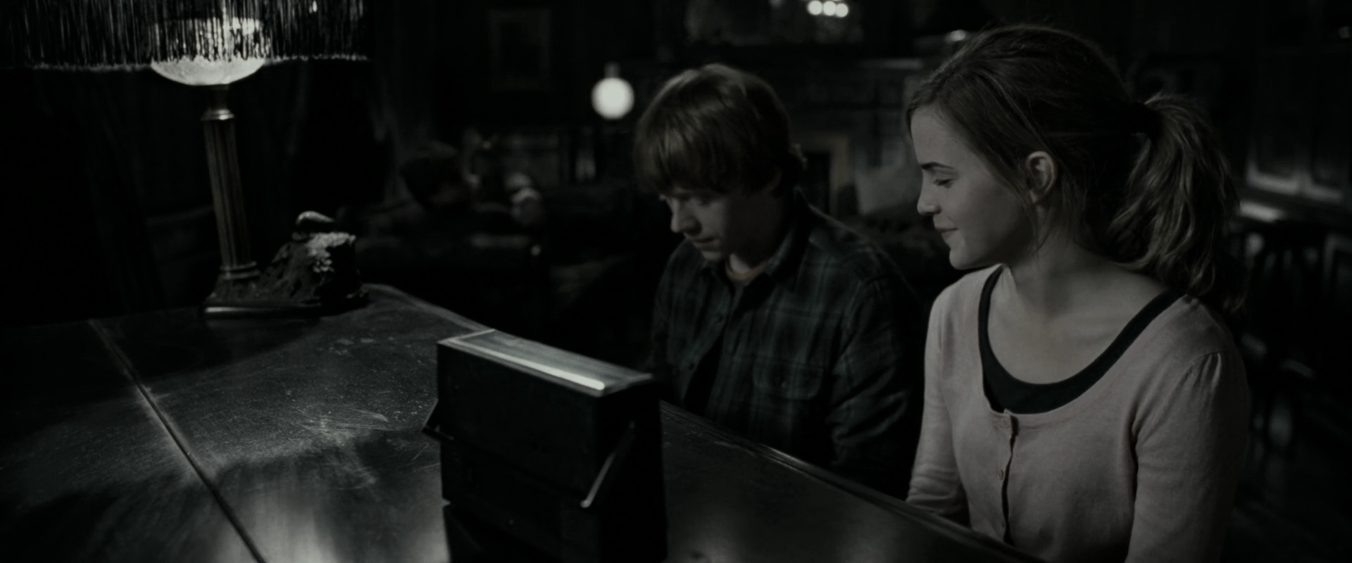 EmmaWatsonFan_dot_nl-HarryPotterAndTheDeathlyHallowsPart1-2759.jpg EmmaWatsonFan_dot_nl-HarryPotterAndTheDeathlyHallowsPart1-2759.jpg