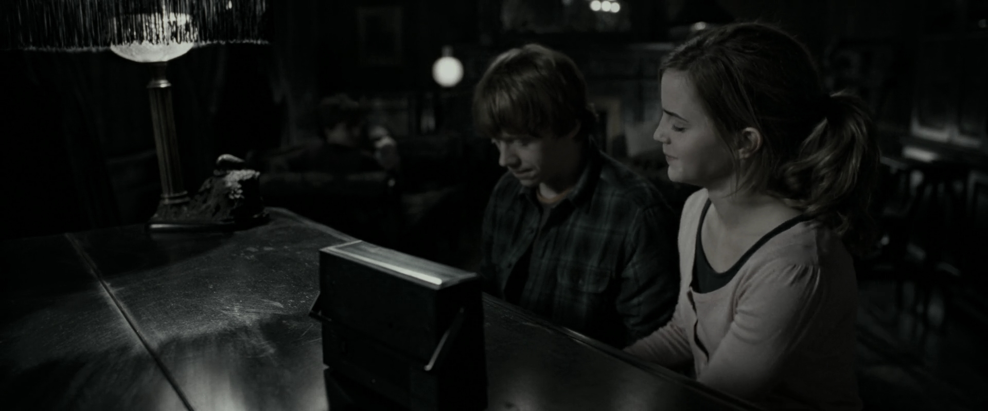 EmmaWatsonFan_dot_nl-HarryPotterAndTheDeathlyHallowsPart1-2760.jpg EmmaWatsonFan_dot_nl-HarryPotterAndTheDeathlyHallowsPart1-2760.jpg
