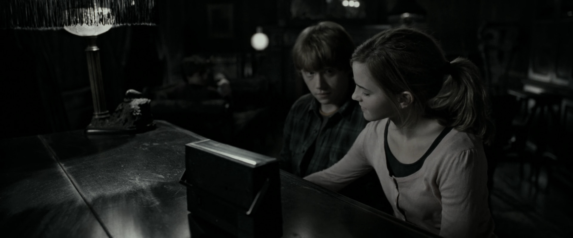 EmmaWatsonFan_dot_nl-HarryPotterAndTheDeathlyHallowsPart1-2761.jpg EmmaWatsonFan_dot_nl-HarryPotterAndTheDeathlyHallowsPart1-2761.jpg