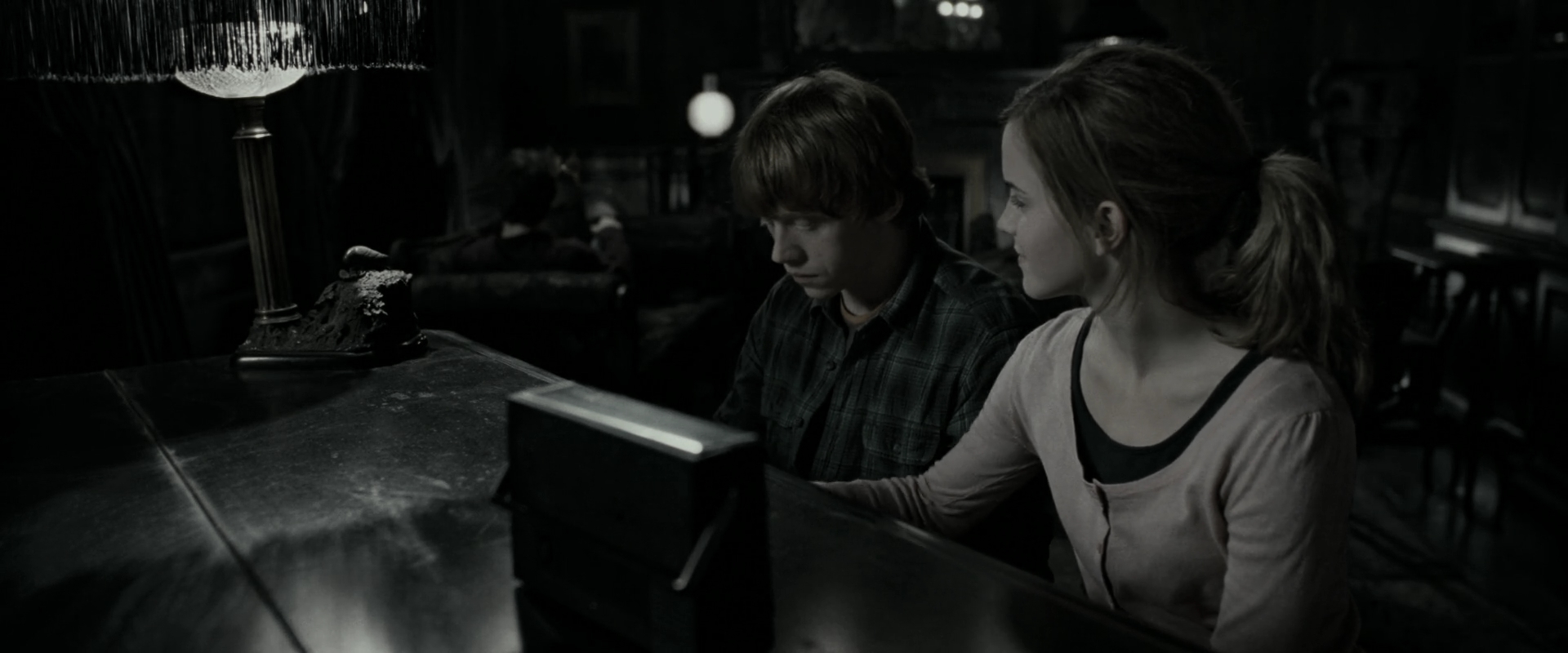EmmaWatsonFan_dot_nl-HarryPotterAndTheDeathlyHallowsPart1-2769.jpg