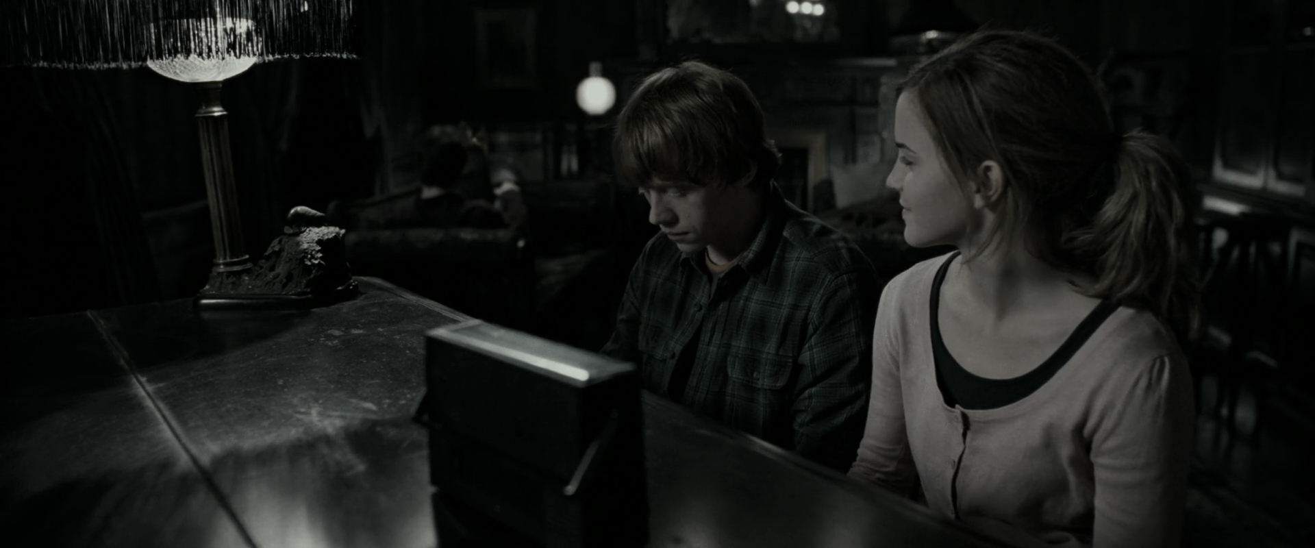EmmaWatsonFan_dot_nl-HarryPotterAndTheDeathlyHallowsPart1-2770.jpg EmmaWatsonFan_dot_nl-HarryPotterAndTheDeathlyHallowsPart1-2770.jpg