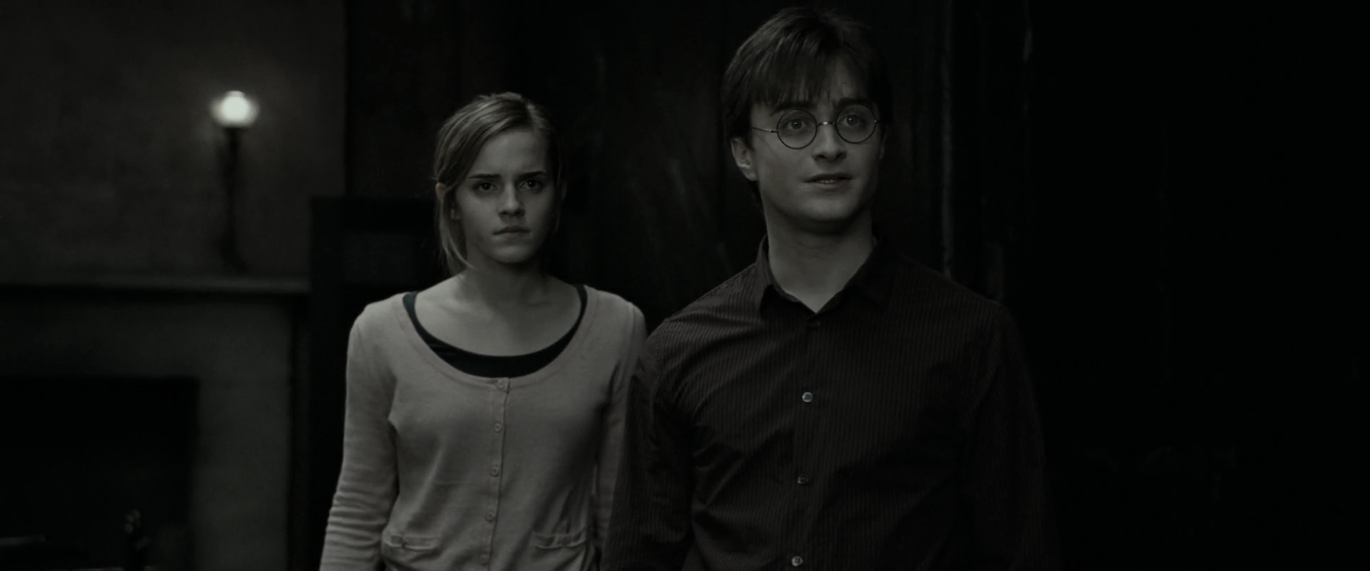 EmmaWatsonFan_dot_nl-HarryPotterAndTheDeathlyHallowsPart1-2811.jpg EmmaWatsonFan_dot_nl-HarryPotterAndTheDeathlyHallowsPart1-2811.jpg