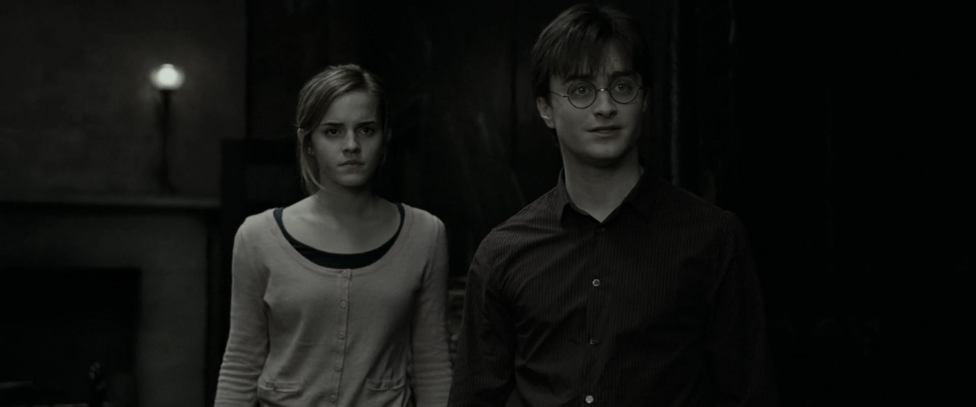 EmmaWatsonFan_dot_nl-HarryPotterAndTheDeathlyHallowsPart1-2816.jpg EmmaWatsonFan_dot_nl-HarryPotterAndTheDeathlyHallowsPart1-2816.jpg