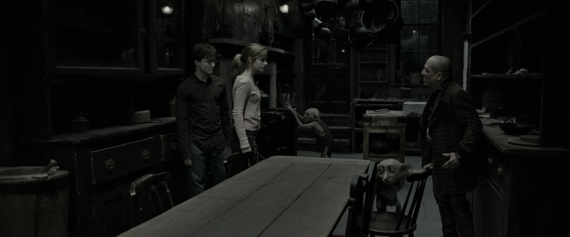 EmmaWatsonFan_dot_nl-HarryPotterAndTheDeathlyHallowsPart1-2826.jpg EmmaWatsonFan_dot_nl-HarryPotterAndTheDeathlyHallowsPart1-2826.jpg