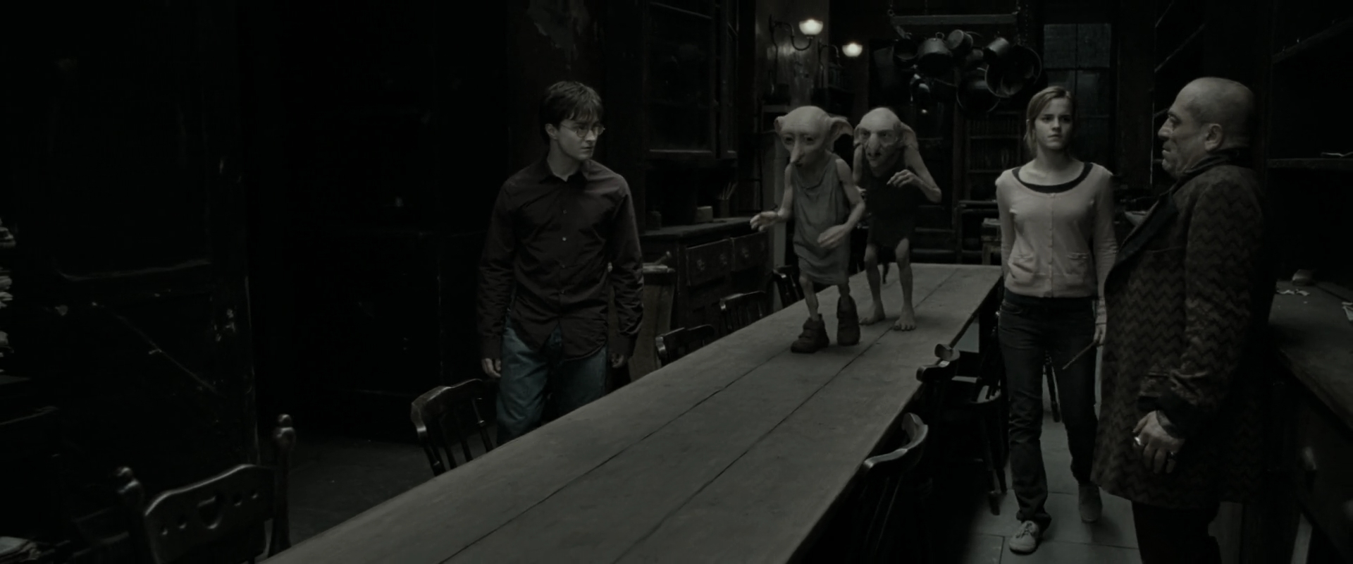 EmmaWatsonFan_dot_nl-HarryPotterAndTheDeathlyHallowsPart1-2839.jpg EmmaWatsonFan_dot_nl-HarryPotterAndTheDeathlyHallowsPart1-2839.jpg