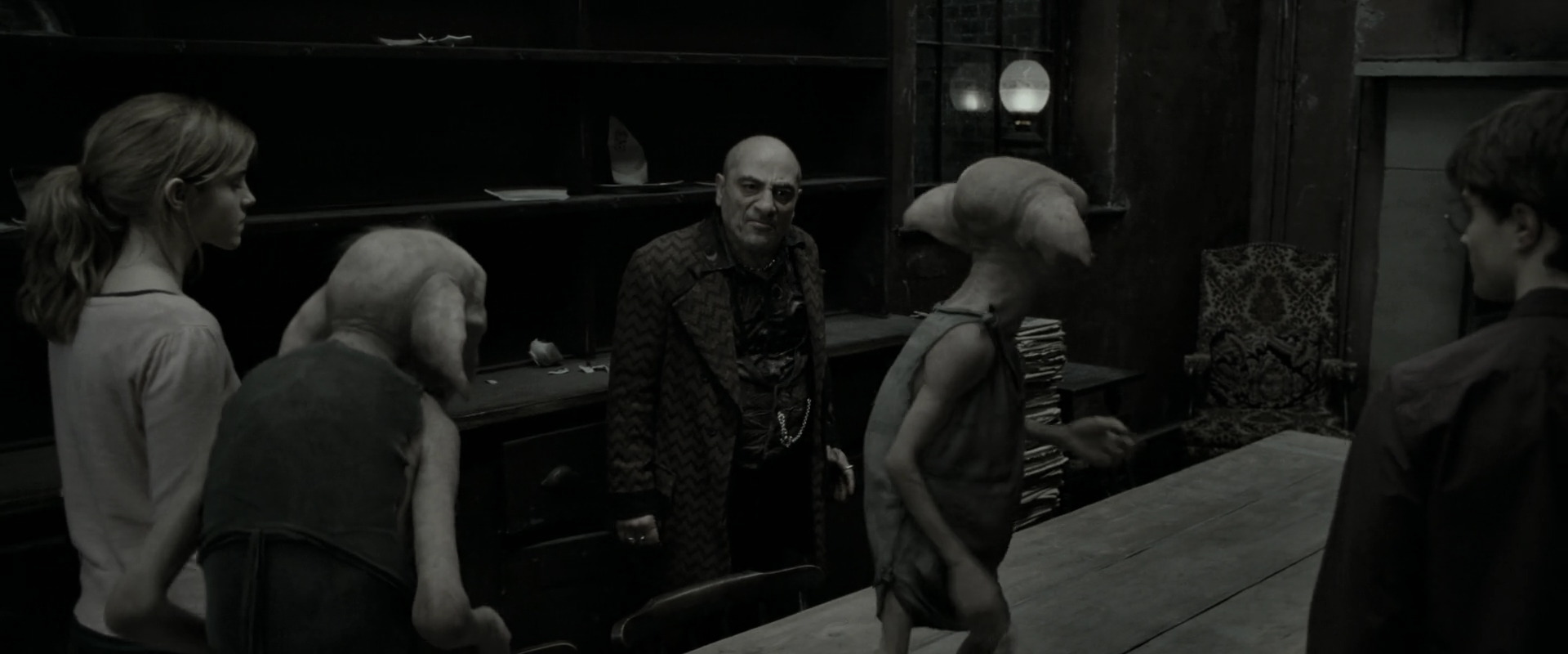 EmmaWatsonFan_dot_nl-HarryPotterAndTheDeathlyHallowsPart1-2842.jpg EmmaWatsonFan_dot_nl-HarryPotterAndTheDeathlyHallowsPart1-2842.jpg