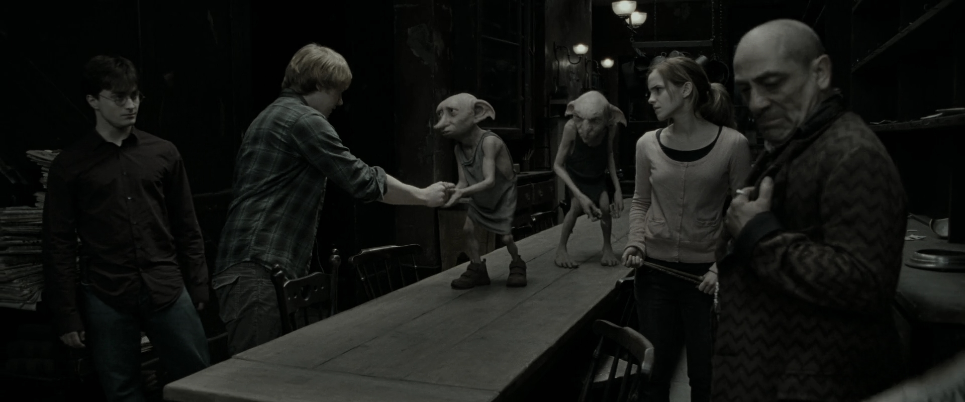 EmmaWatsonFan_dot_nl-HarryPotterAndTheDeathlyHallowsPart1-2856.jpg EmmaWatsonFan_dot_nl-HarryPotterAndTheDeathlyHallowsPart1-2856.jpg