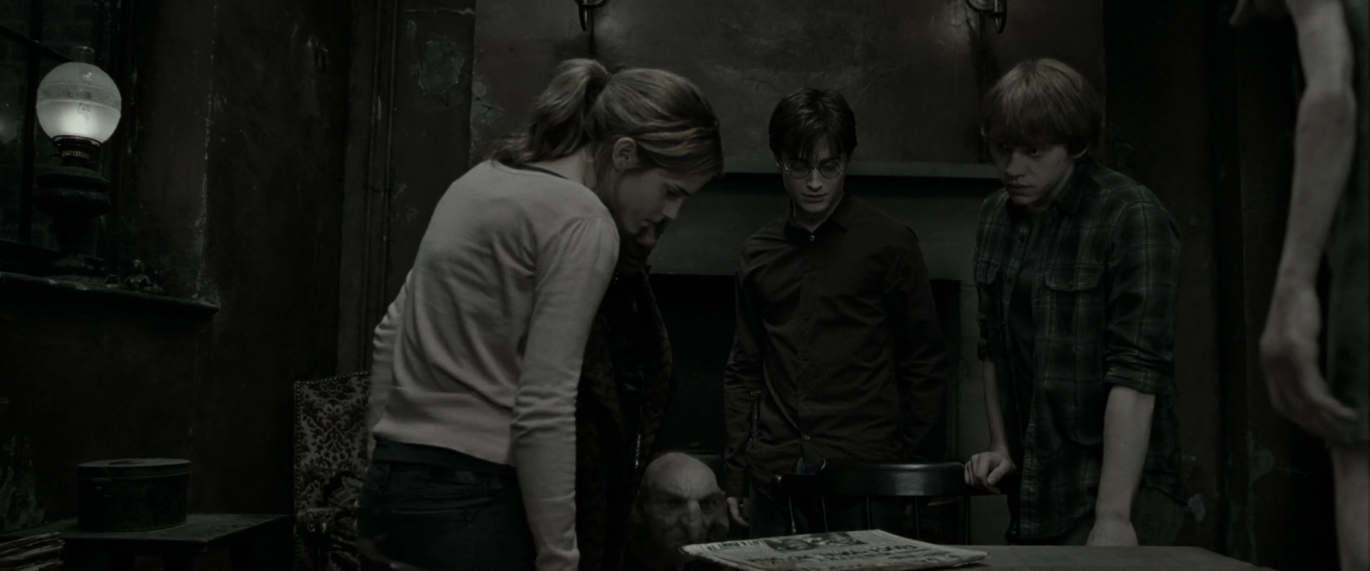 EmmaWatsonFan_dot_nl-HarryPotterAndTheDeathlyHallowsPart1-2910.jpg EmmaWatsonFan_dot_nl-HarryPotterAndTheDeathlyHallowsPart1-2910.jpg