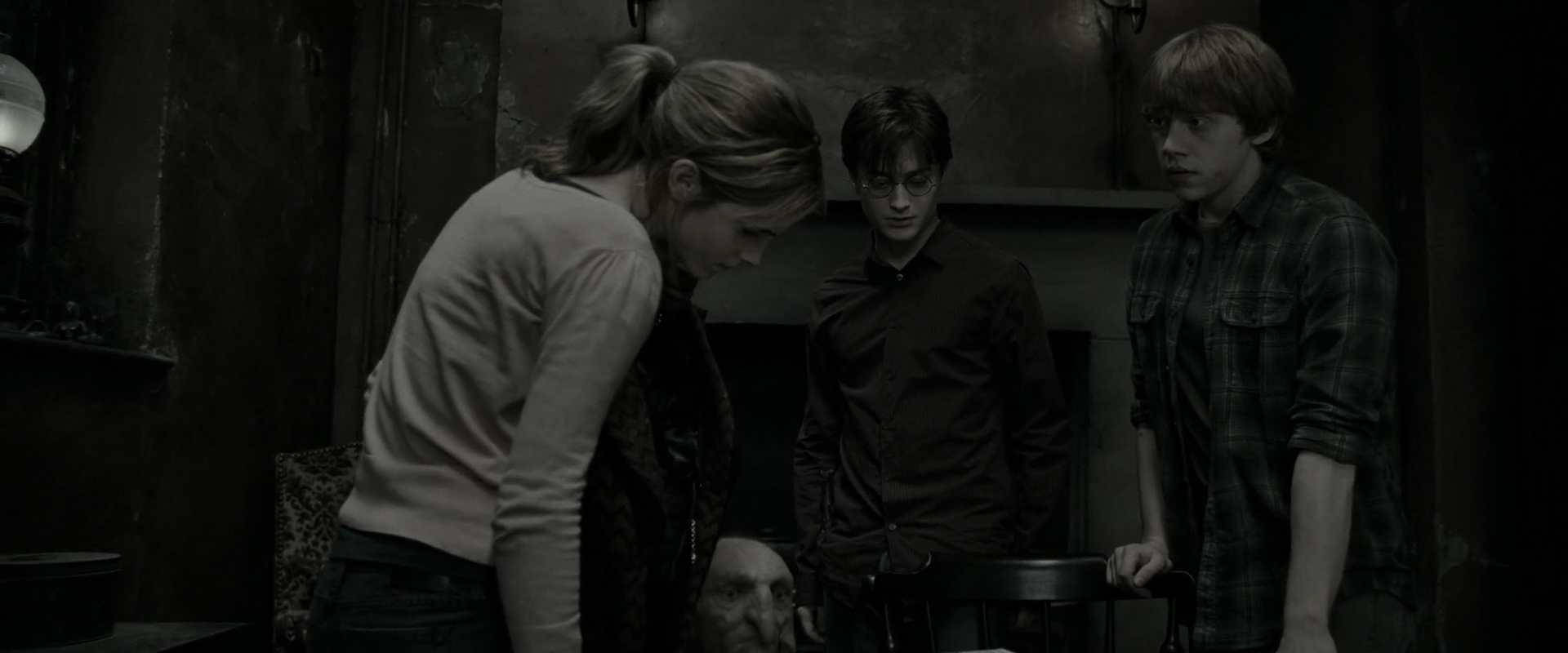 EmmaWatsonFan_dot_nl-HarryPotterAndTheDeathlyHallowsPart1-2911.jpg