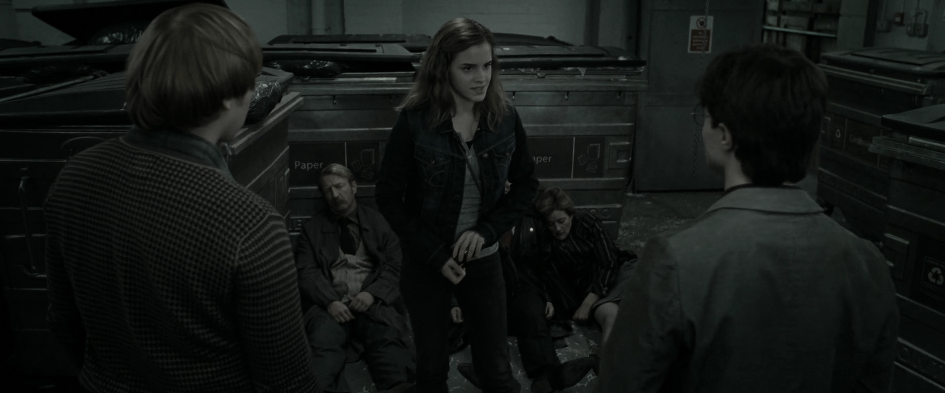 EmmaWatsonFan_dot_nl-HarryPotterAndTheDeathlyHallowsPart1-2953.jpg EmmaWatsonFan_dot_nl-HarryPotterAndTheDeathlyHallowsPart1-2953.jpg