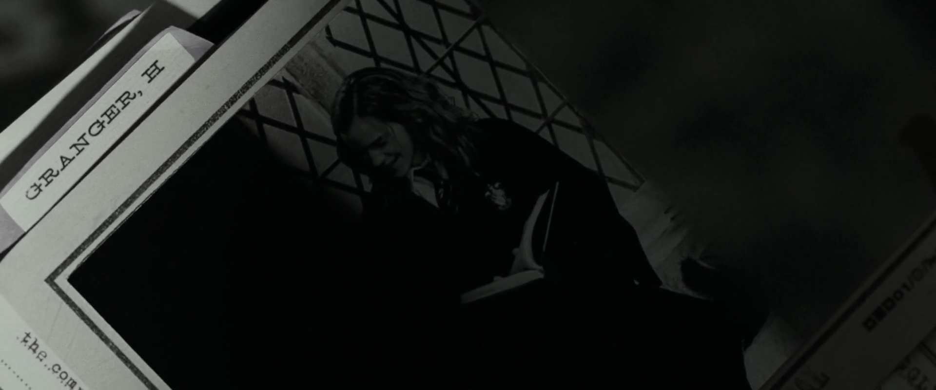 EmmaWatsonFan_dot_nl-HarryPotterAndTheDeathlyHallowsPart1-3347.jpg EmmaWatsonFan_dot_nl-HarryPotterAndTheDeathlyHallowsPart1-3347.jpg