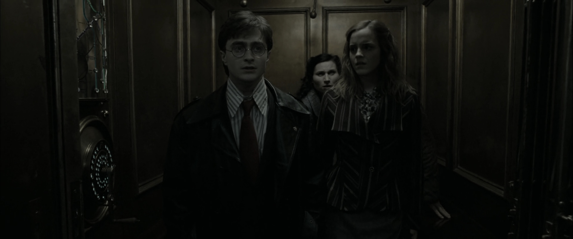 EmmaWatsonFan_dot_nl-HarryPotterAndTheDeathlyHallowsPart1-3585.jpg EmmaWatsonFan_dot_nl-HarryPotterAndTheDeathlyHallowsPart1-3585.jpg