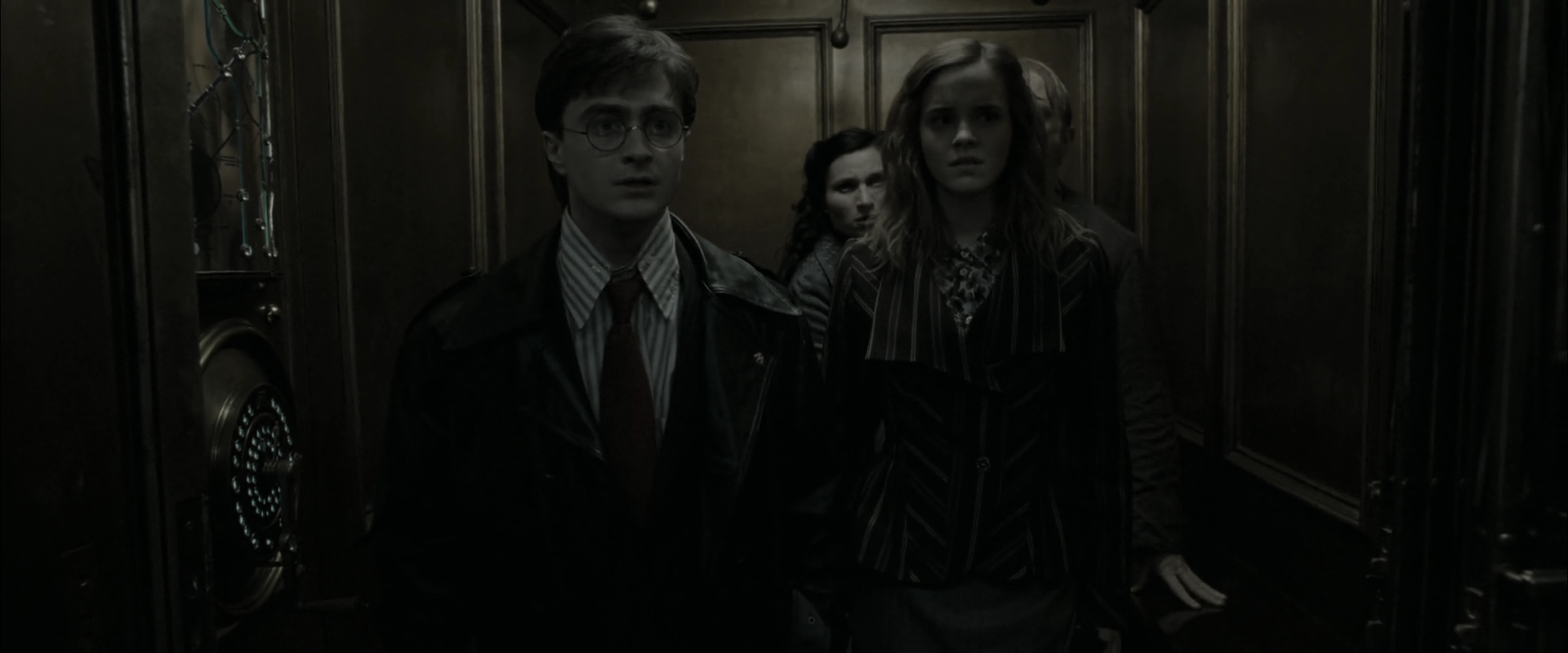 EmmaWatsonFan_dot_nl-HarryPotterAndTheDeathlyHallowsPart1-3586.jpg EmmaWatsonFan_dot_nl-HarryPotterAndTheDeathlyHallowsPart1-3586.jpg