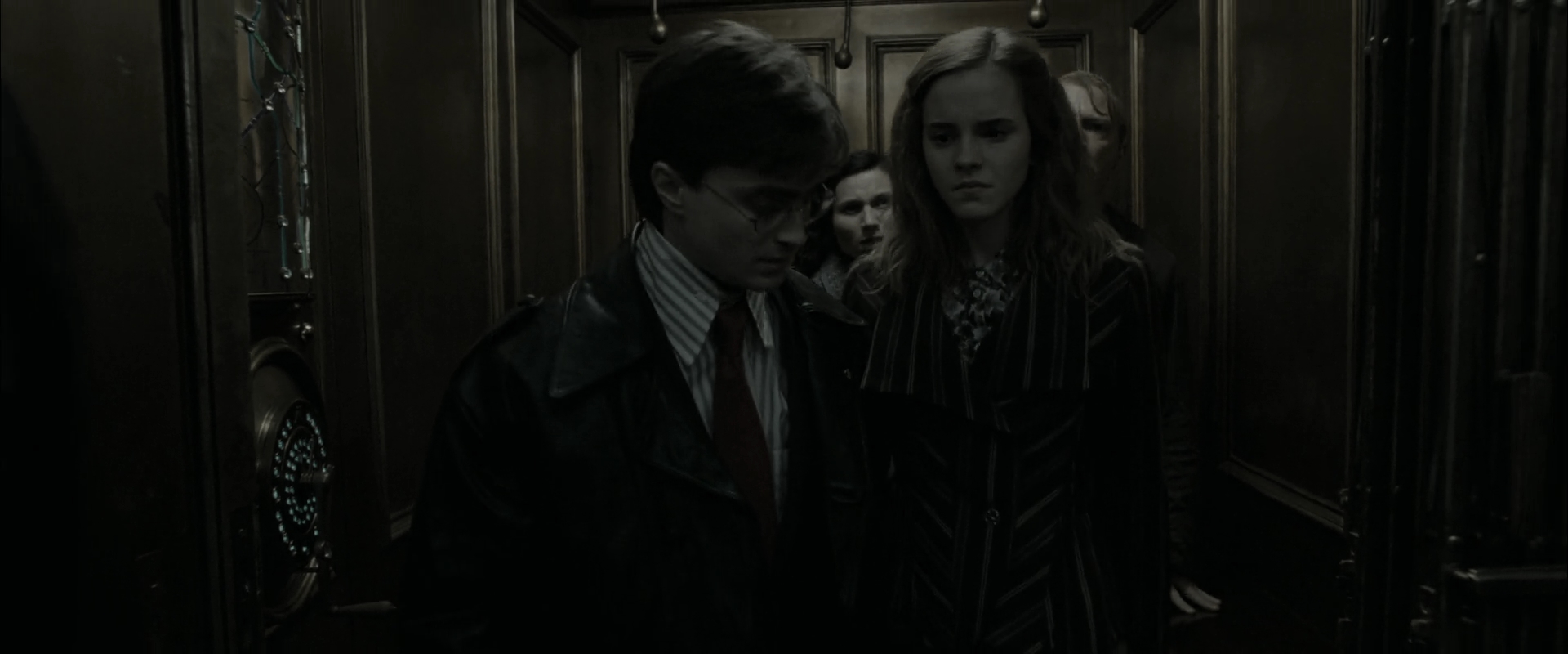 EmmaWatsonFan_dot_nl-HarryPotterAndTheDeathlyHallowsPart1-3587.jpg EmmaWatsonFan_dot_nl-HarryPotterAndTheDeathlyHallowsPart1-3587.jpg