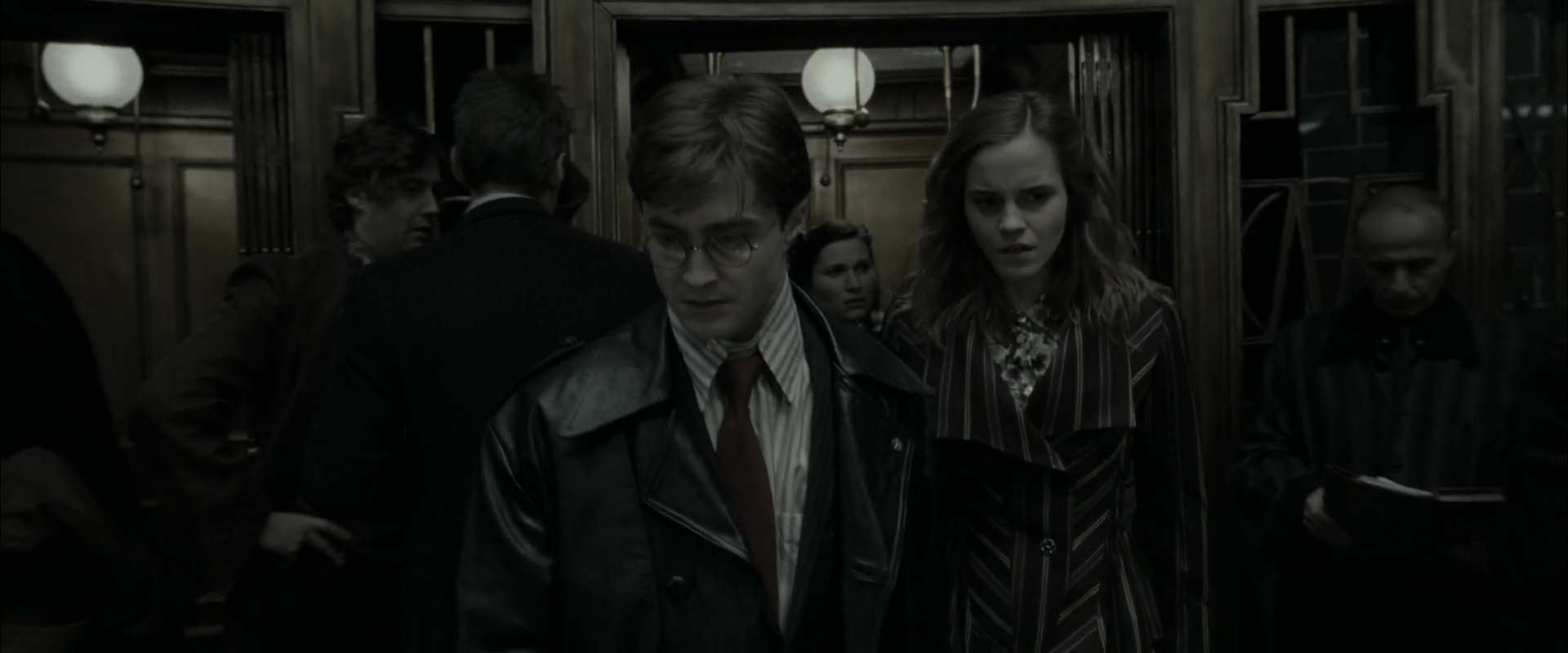 EmmaWatsonFan_dot_nl-HarryPotterAndTheDeathlyHallowsPart1-3589.jpg EmmaWatsonFan_dot_nl-HarryPotterAndTheDeathlyHallowsPart1-3589.jpg