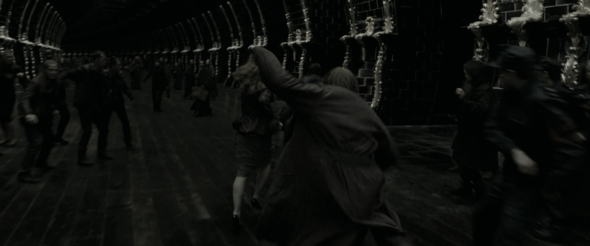 EmmaWatsonFan_dot_nl-HarryPotterAndTheDeathlyHallowsPart1-3665.jpg EmmaWatsonFan_dot_nl-HarryPotterAndTheDeathlyHallowsPart1-3665.jpg