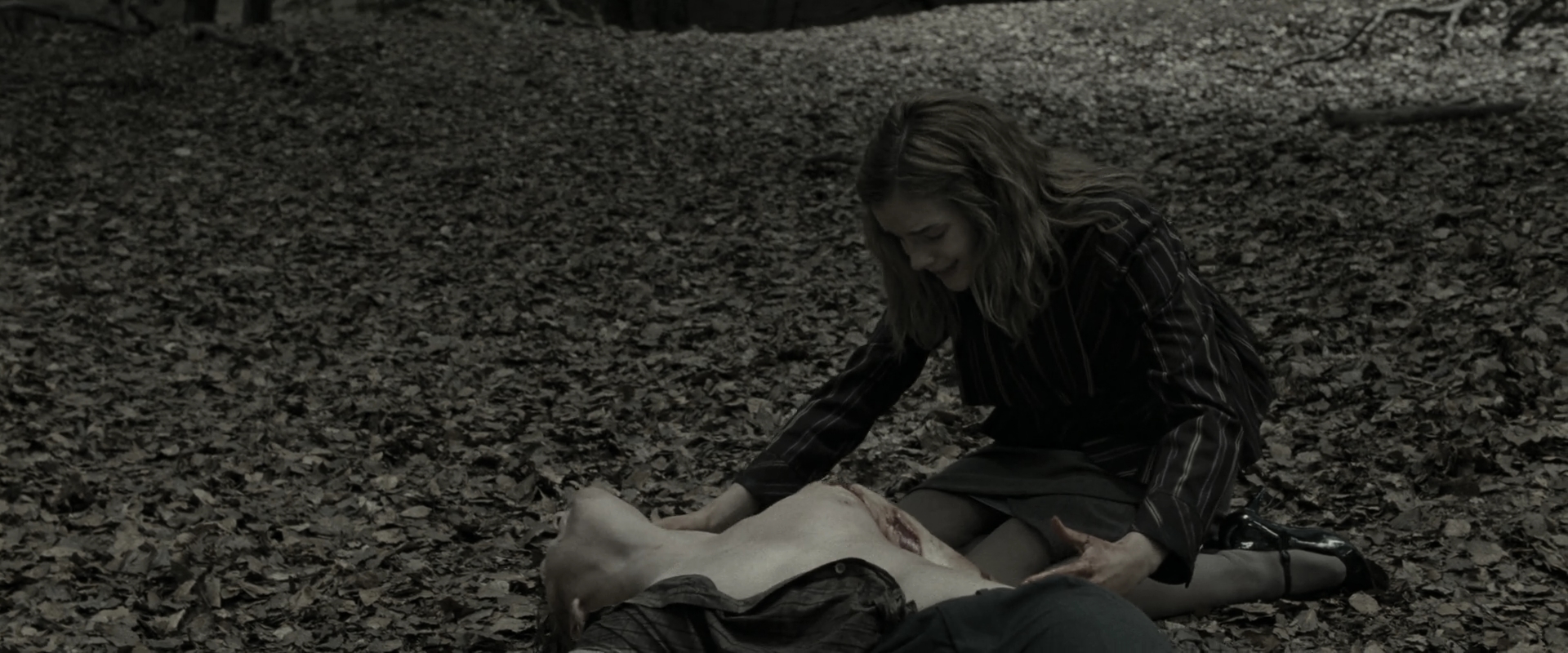 EmmaWatsonFan_dot_nl-HarryPotterAndTheDeathlyHallowsPart1-3745.jpg EmmaWatsonFan_dot_nl-HarryPotterAndTheDeathlyHallowsPart1-3745.jpg