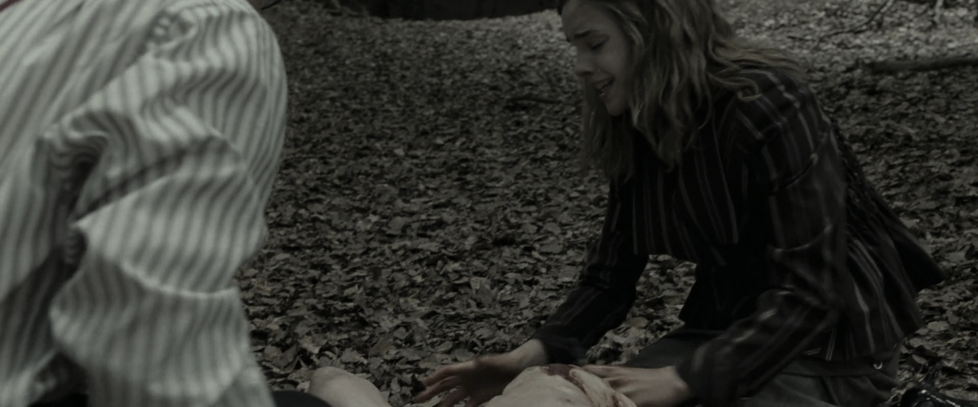 EmmaWatsonFan_dot_nl-HarryPotterAndTheDeathlyHallowsPart1-3751.jpg EmmaWatsonFan_dot_nl-HarryPotterAndTheDeathlyHallowsPart1-3751.jpg