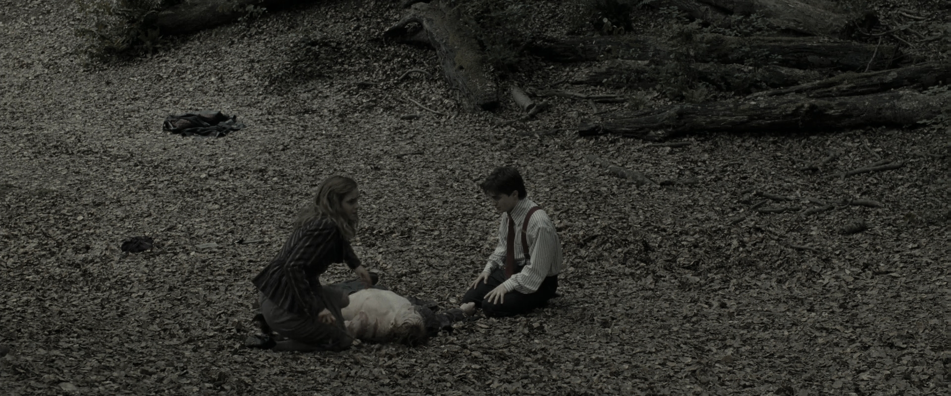 EmmaWatsonFan_dot_nl-HarryPotterAndTheDeathlyHallowsPart1-3787.jpg EmmaWatsonFan_dot_nl-HarryPotterAndTheDeathlyHallowsPart1-3787.jpg