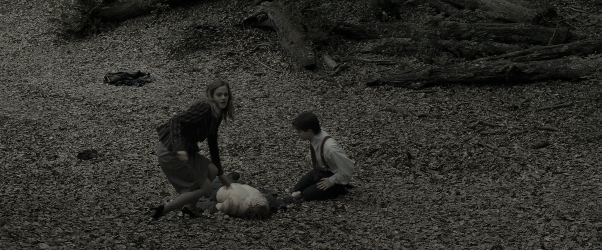 EmmaWatsonFan_dot_nl-HarryPotterAndTheDeathlyHallowsPart1-3788.jpg EmmaWatsonFan_dot_nl-HarryPotterAndTheDeathlyHallowsPart1-3788.jpg