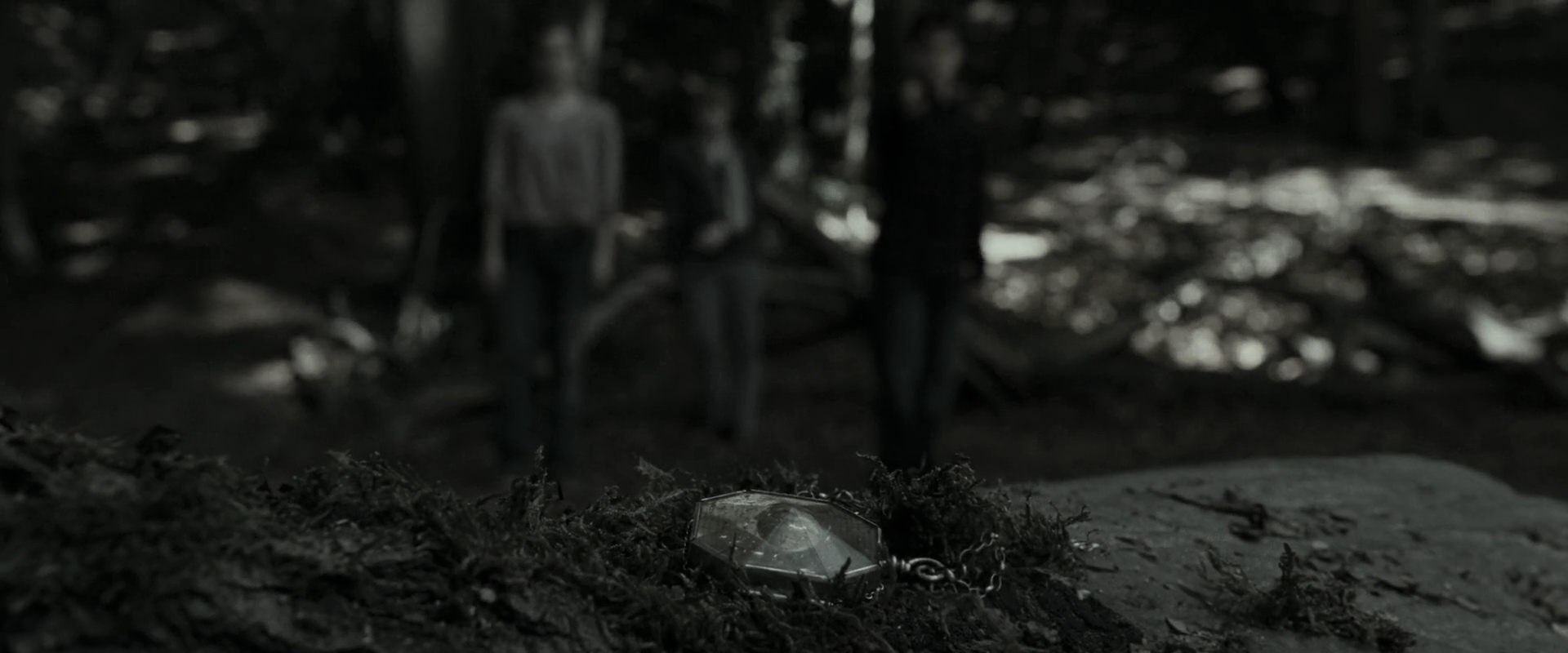 EmmaWatsonFan_dot_nl-HarryPotterAndTheDeathlyHallowsPart1-3832.jpg EmmaWatsonFan_dot_nl-HarryPotterAndTheDeathlyHallowsPart1-3832.jpg