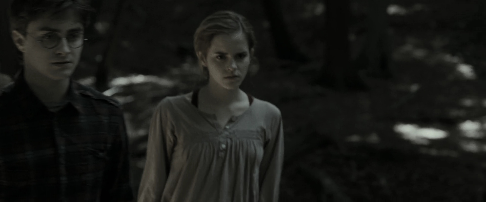 EmmaWatsonFan_dot_nl-HarryPotterAndTheDeathlyHallowsPart1-3842.jpg EmmaWatsonFan_dot_nl-HarryPotterAndTheDeathlyHallowsPart1-3842.jpg