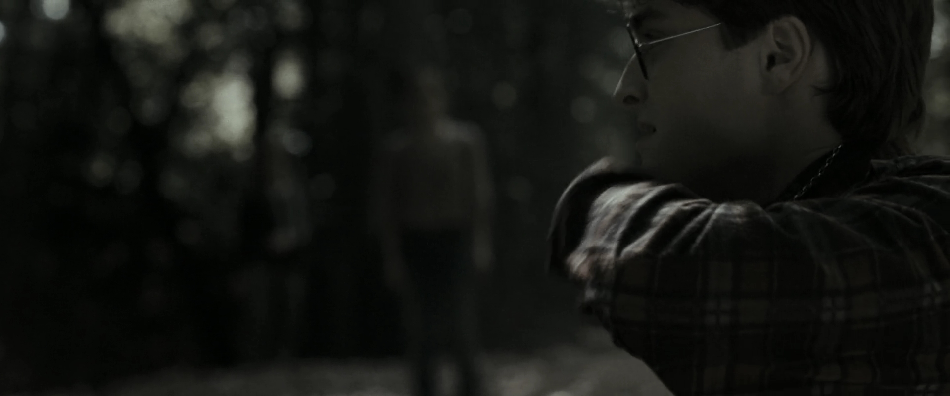 EmmaWatsonFan_dot_nl-HarryPotterAndTheDeathlyHallowsPart1-3893.jpg EmmaWatsonFan_dot_nl-HarryPotterAndTheDeathlyHallowsPart1-3893.jpg