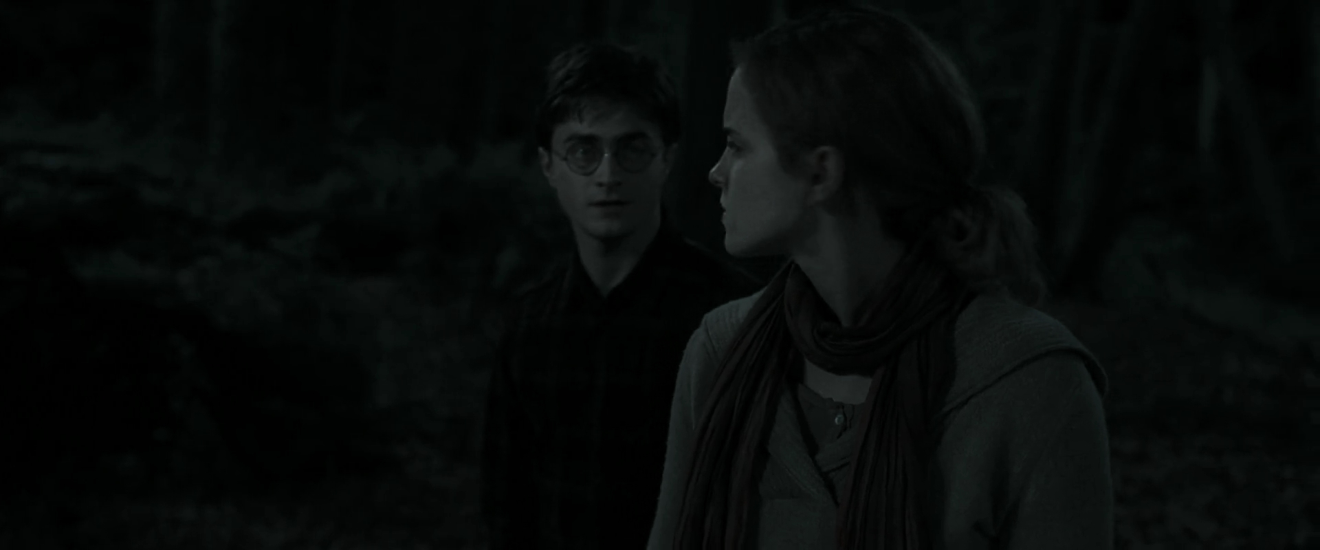 EmmaWatsonFan_dot_nl-HarryPotterAndTheDeathlyHallowsPart1-4214.jpg