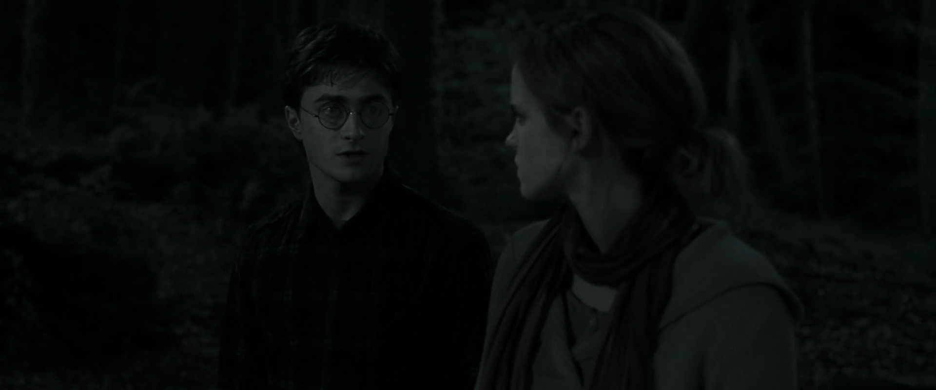 EmmaWatsonFan_dot_nl-HarryPotterAndTheDeathlyHallowsPart1-4217.jpg EmmaWatsonFan_dot_nl-HarryPotterAndTheDeathlyHallowsPart1-4217.jpg