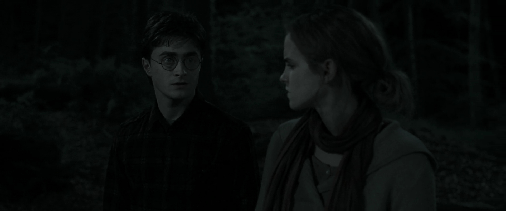 EmmaWatsonFan_dot_nl-HarryPotterAndTheDeathlyHallowsPart1-4218.jpg EmmaWatsonFan_dot_nl-HarryPotterAndTheDeathlyHallowsPart1-4218.jpg