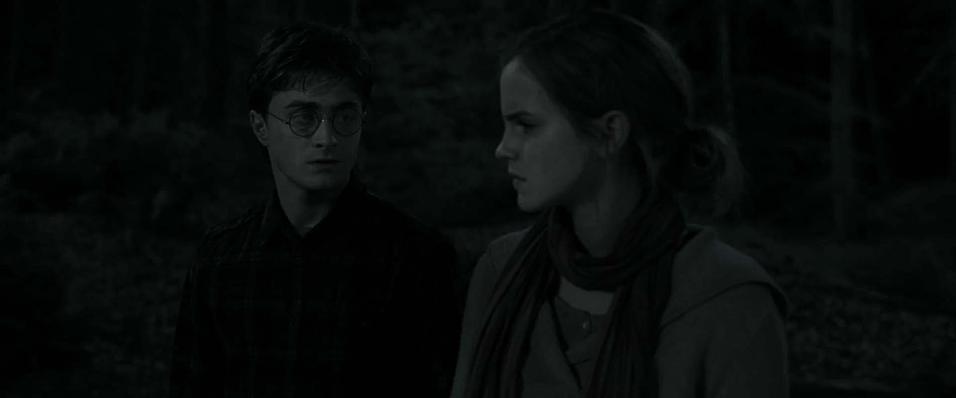 EmmaWatsonFan_dot_nl-HarryPotterAndTheDeathlyHallowsPart1-4219.jpg EmmaWatsonFan_dot_nl-HarryPotterAndTheDeathlyHallowsPart1-4219.jpg