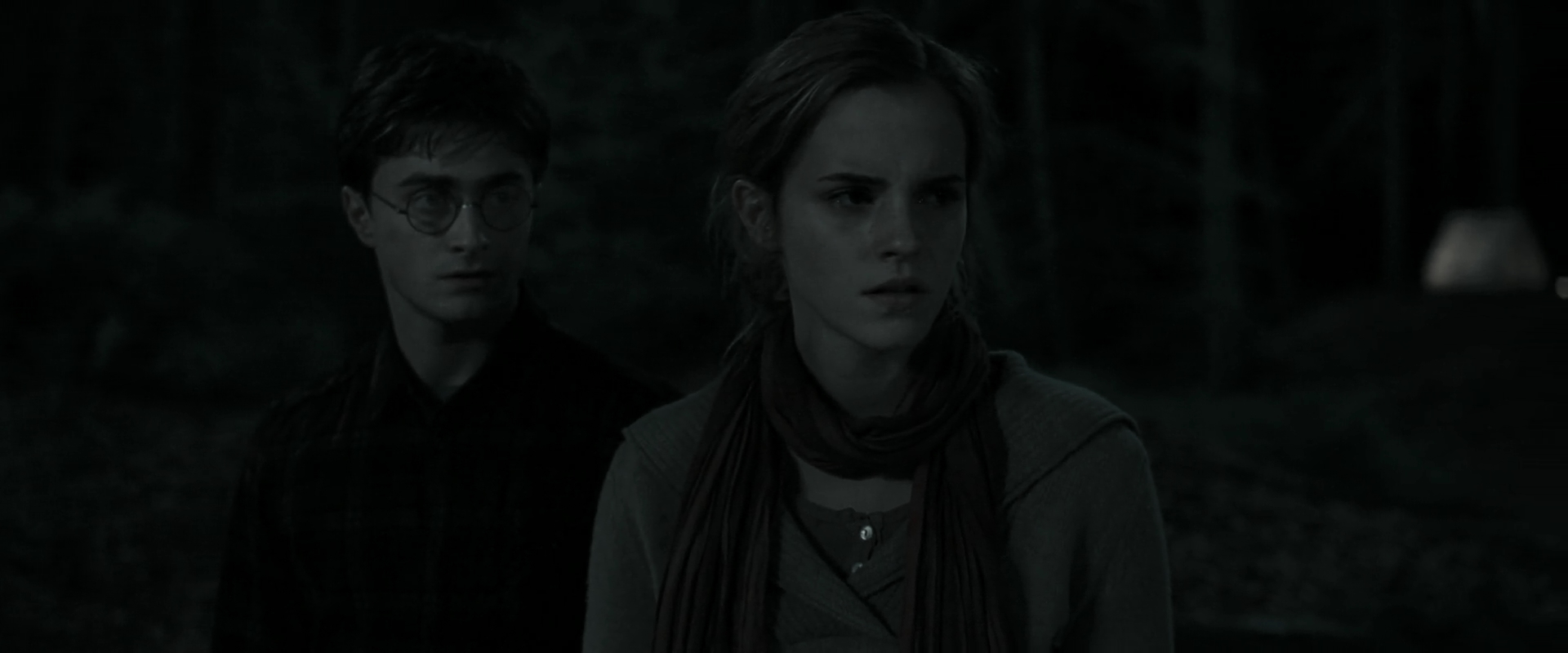 EmmaWatsonFan_dot_nl-HarryPotterAndTheDeathlyHallowsPart1-4222.jpg EmmaWatsonFan_dot_nl-HarryPotterAndTheDeathlyHallowsPart1-4222.jpg