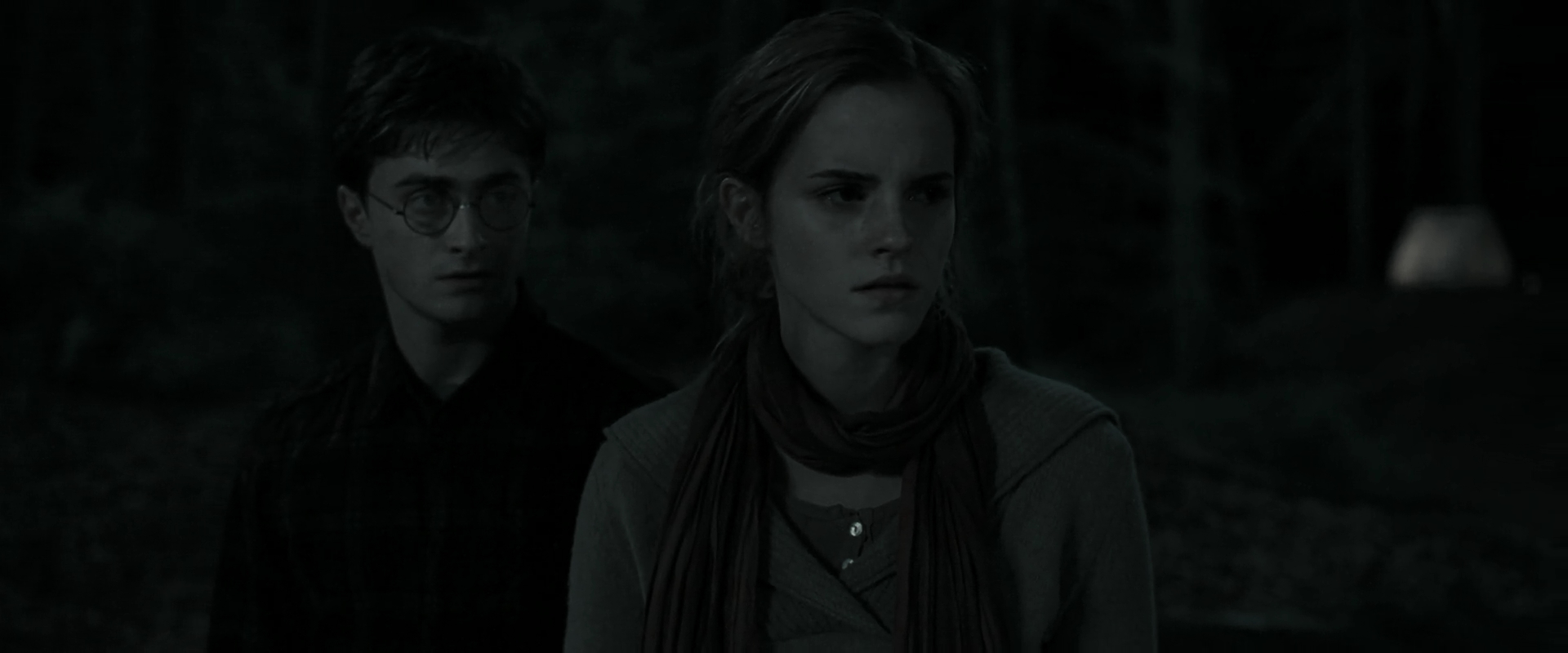 EmmaWatsonFan_dot_nl-HarryPotterAndTheDeathlyHallowsPart1-4223.jpg EmmaWatsonFan_dot_nl-HarryPotterAndTheDeathlyHallowsPart1-4223.jpg