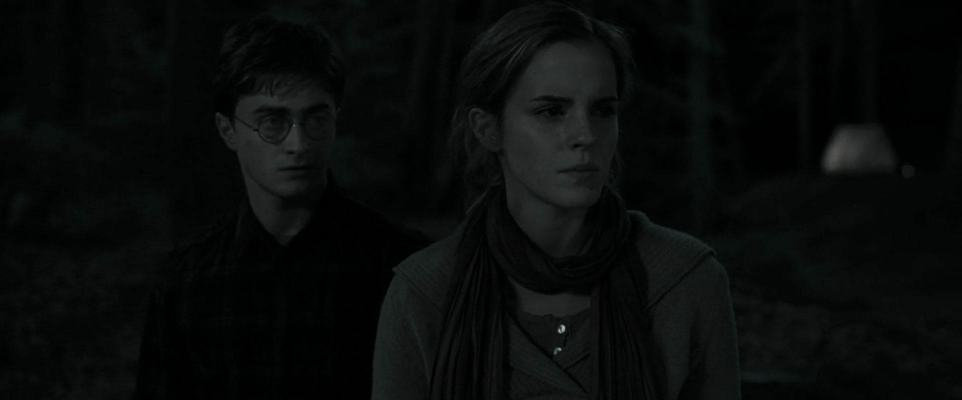 EmmaWatsonFan_dot_nl-HarryPotterAndTheDeathlyHallowsPart1-4225.jpg EmmaWatsonFan_dot_nl-HarryPotterAndTheDeathlyHallowsPart1-4225.jpg