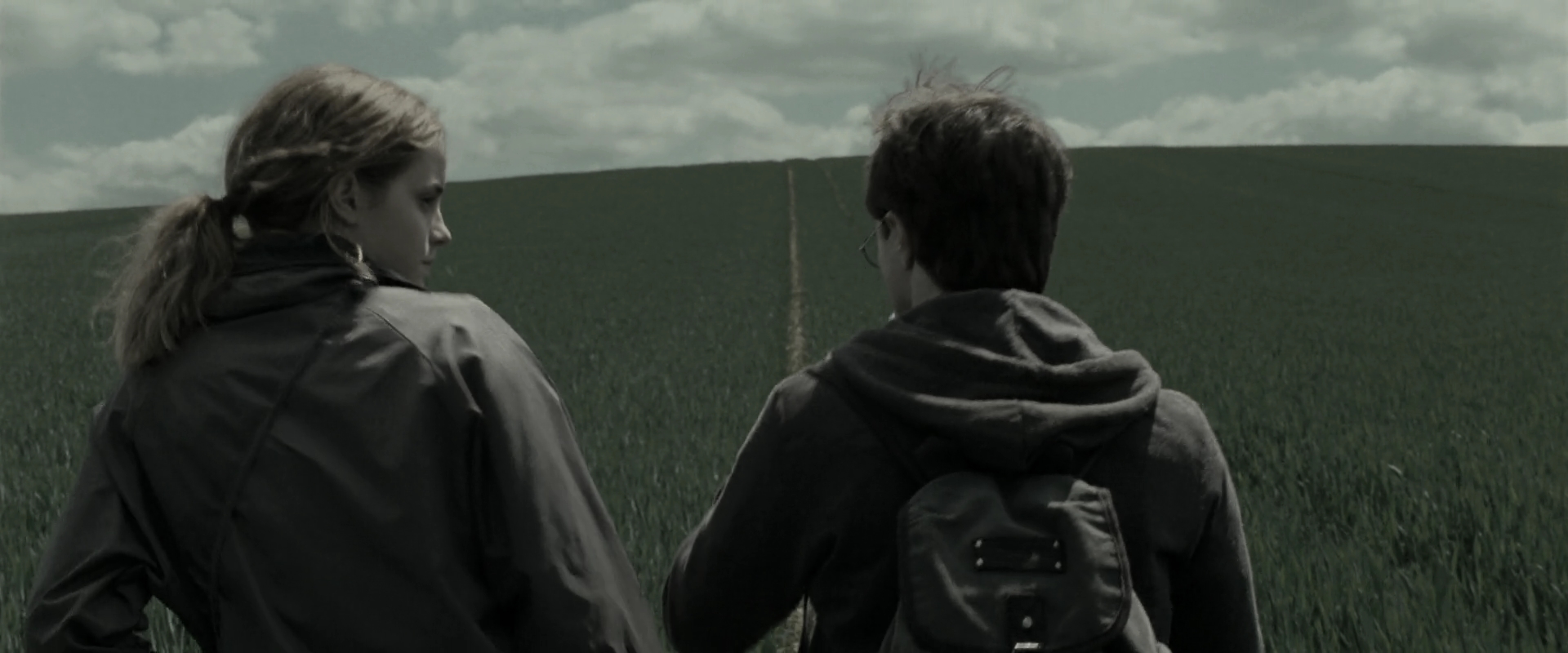 EmmaWatsonFan_dot_nl-HarryPotterAndTheDeathlyHallowsPart1-4263.jpg EmmaWatsonFan_dot_nl-HarryPotterAndTheDeathlyHallowsPart1-4263.jpg