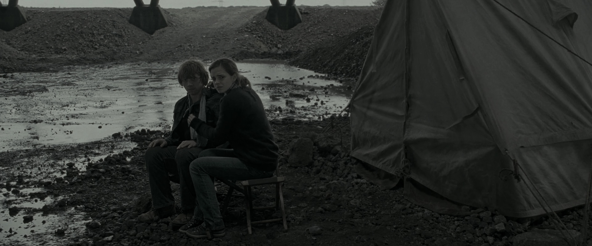 EmmaWatsonFan_dot_nl-HarryPotterAndTheDeathlyHallowsPart1-4301.jpg EmmaWatsonFan_dot_nl-HarryPotterAndTheDeathlyHallowsPart1-4301.jpg