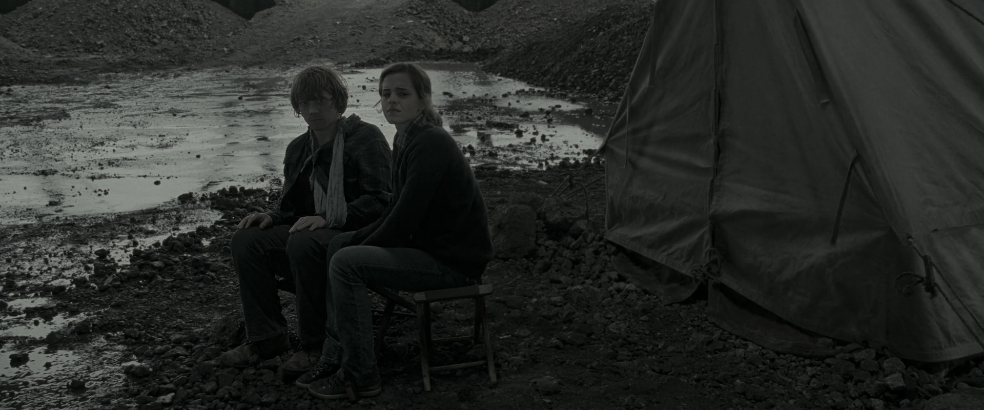 EmmaWatsonFan_dot_nl-HarryPotterAndTheDeathlyHallowsPart1-4304.jpg EmmaWatsonFan_dot_nl-HarryPotterAndTheDeathlyHallowsPart1-4304.jpg